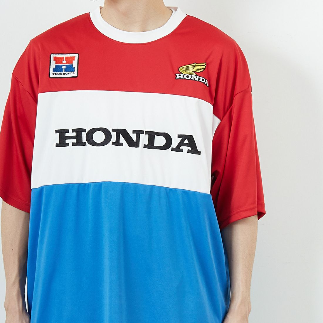 HONDA × JEANSFACTORY [ホンダ × ジーンズファクトリー] レーシングTシャツ [JFC-252-052] HONDA &&モデル身長：168cm 着用サイズ：L&&