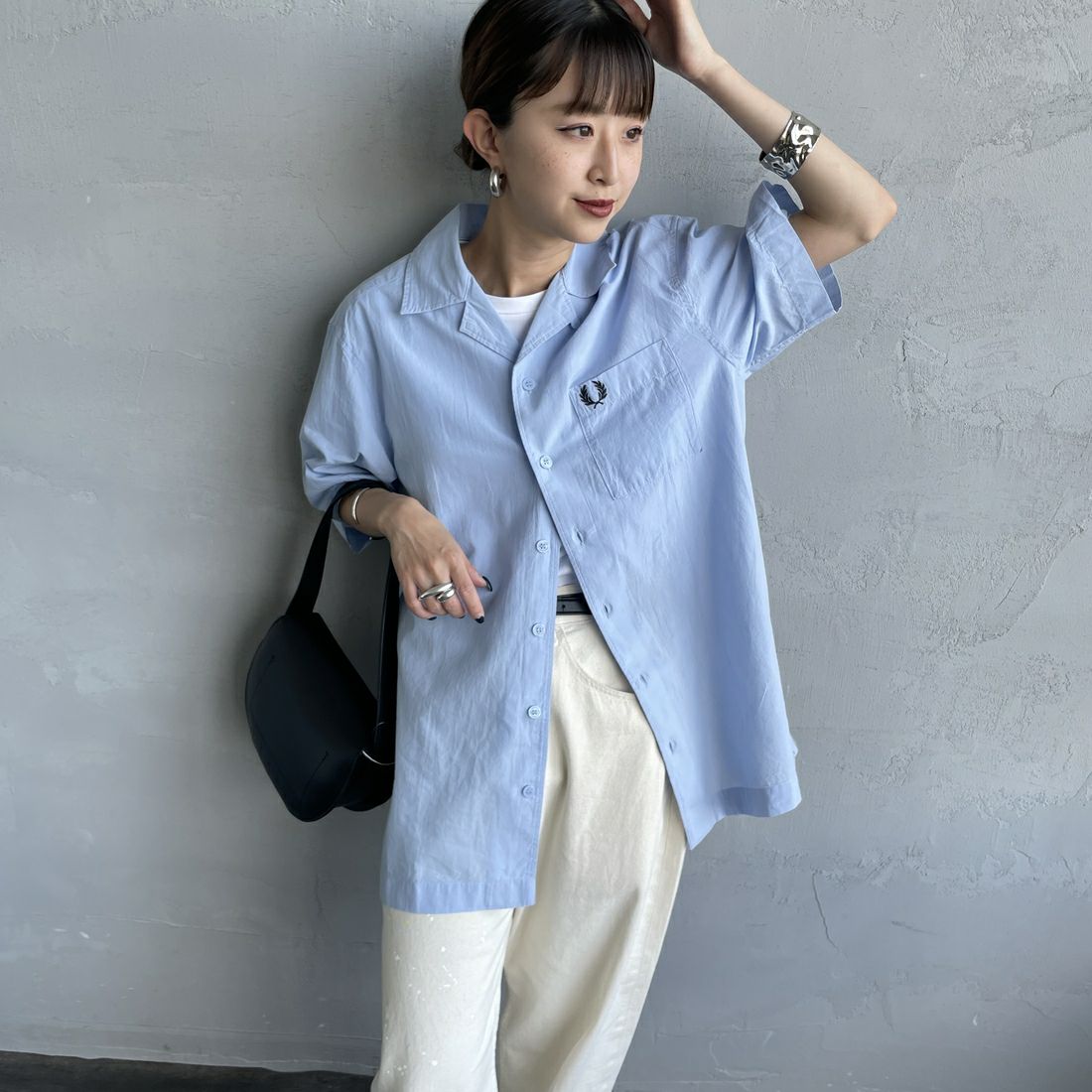FRED PERRY [フレッドペリー] クレープコットン ショートスリーブオープンカラーシャツ [M7762] 353 L.SMOK &&モデル身長：150cm 着用サイズ：S&&