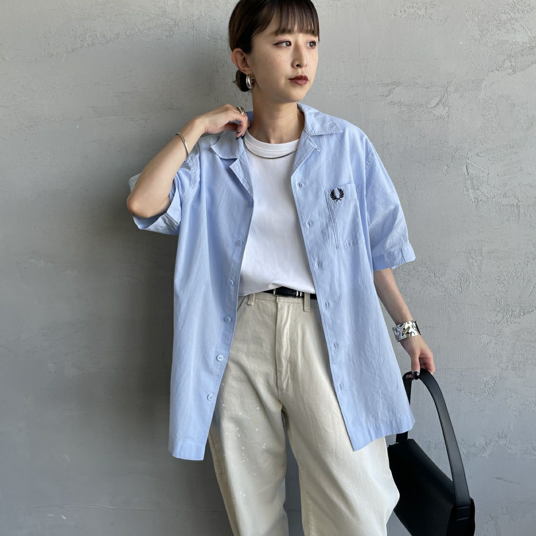 FRED PERRY [フレッドペリー] クレープコットン ショートスリーブオープンカラーシャツ [M7762] 353 L.SMOK &&モデル身長：150cm 着用サイズ：S&&