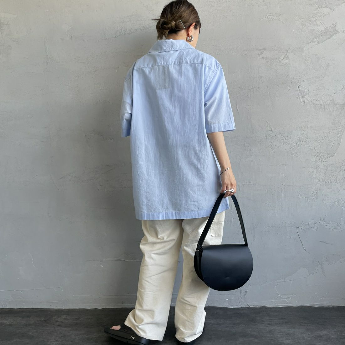 FRED PERRY [フレッドペリー] クレープコットン ショートスリーブオープンカラーシャツ [M7762] 353 L.SMOK &&モデル身長：150cm 着用サイズ：S&&