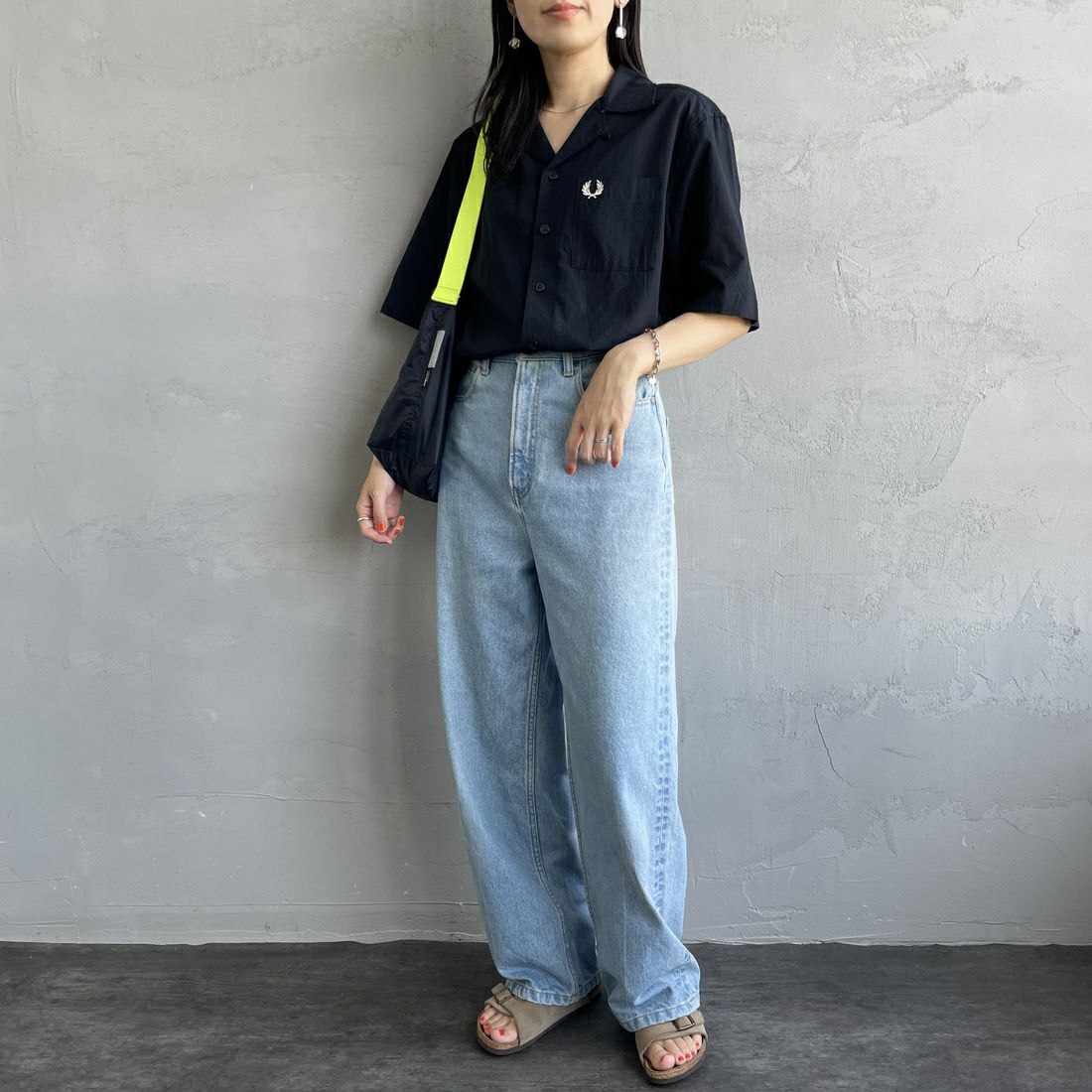 FRED PERRY [フレッドペリー] クレープコットン ショートスリーブオープンカラーシャツ [M7762] 795 NAVY &&モデル身長：160cm 着用サイズ：S&&