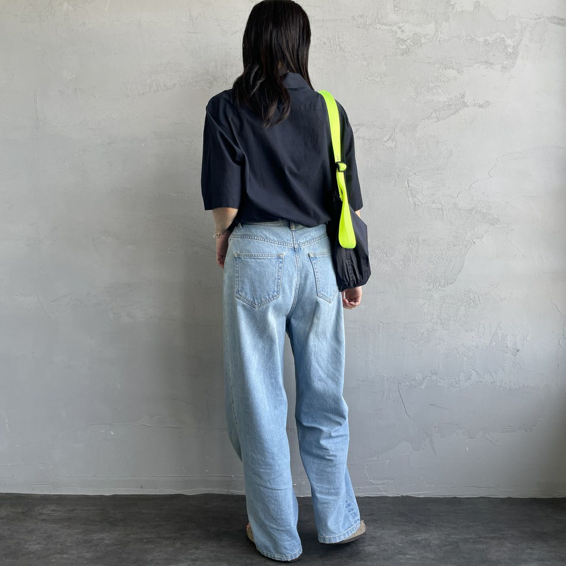 FRED PERRY [フレッドペリー] クレープコットン ショートスリーブオープンカラーシャツ [M7762] 795 NAVY &&モデル身長：160cm 着用サイズ：S&&