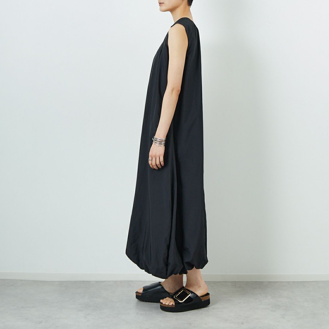 Jf Ready Made [ジェイエフレディメイド] ハーフジップバルーンワンピース [980-33106] ﾌﾞﾗｯｸ &&モデル身長：160cm 着用サイズ：F&&