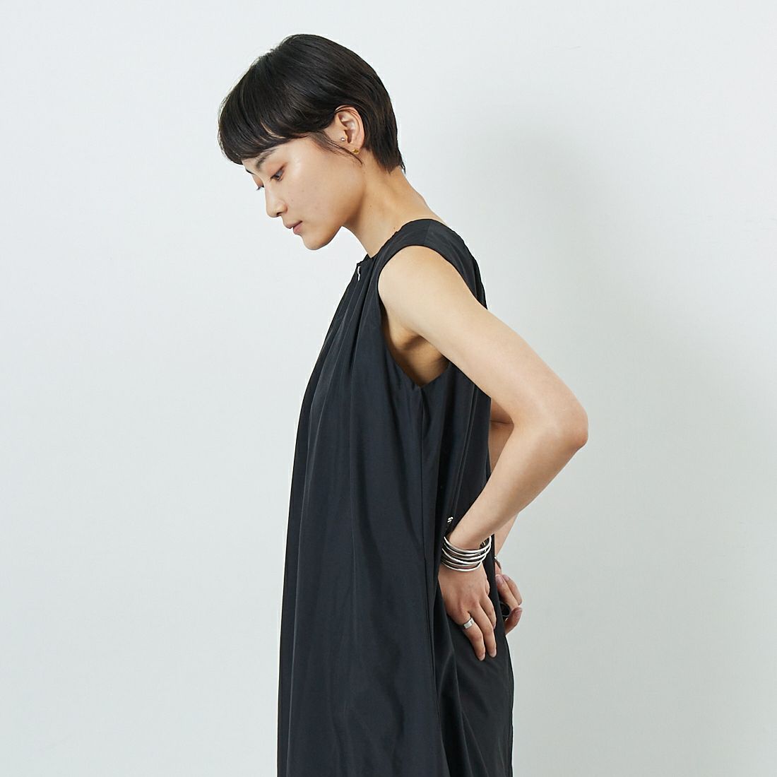 Jf Ready Made [ジェイエフレディメイド] ハーフジップバルーンワンピース [980-33106] ﾌﾞﾗｯｸ &&モデル身長：160cm 着用サイズ：F&&