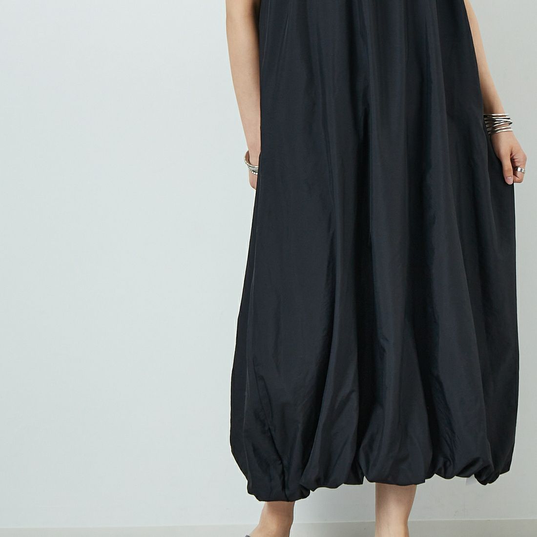Jf Ready Made [ジェイエフレディメイド] ハーフジップバルーンワンピース [980-33106] ﾌﾞﾗｯｸ &&モデル身長：160cm 着用サイズ：F&&