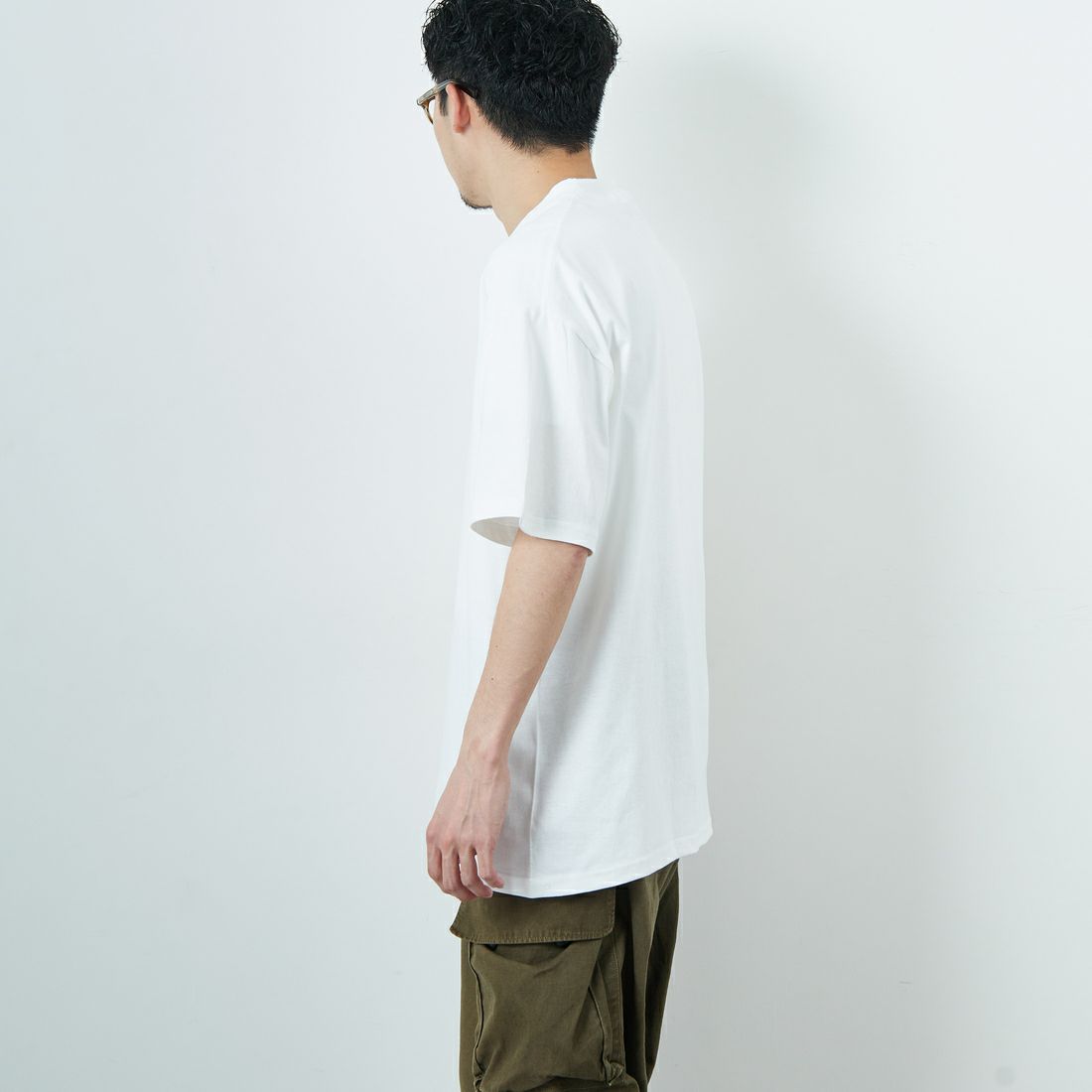 FRUIT OF THE LOOM [フルーツ オブ ザ ルーム] × 中津川吾郎(MIN-NANO) 別注2パックTシャツ [81256900-JF] WHT/WHT &&モデル身長：168cm 着用サイズ：L&&