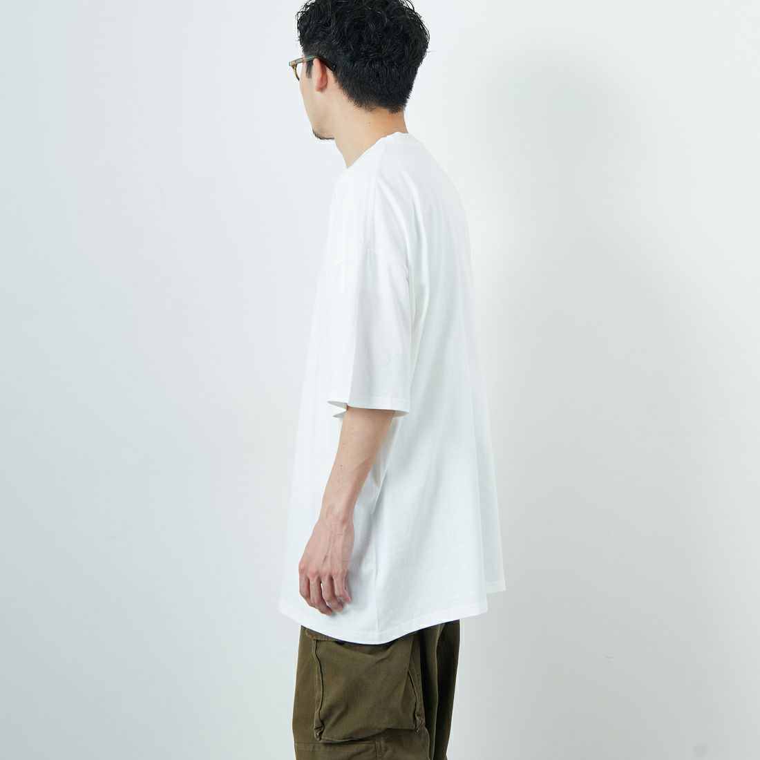 FRUIT OF THE LOOM [フルーツ オブ ザ ルーム] × 中津川吾郎(MIN-NANO) 別注2パックTシャツ [81256900-JF] WHT/WHT &&モデル身長：168cm 着用サイズ：XL&&