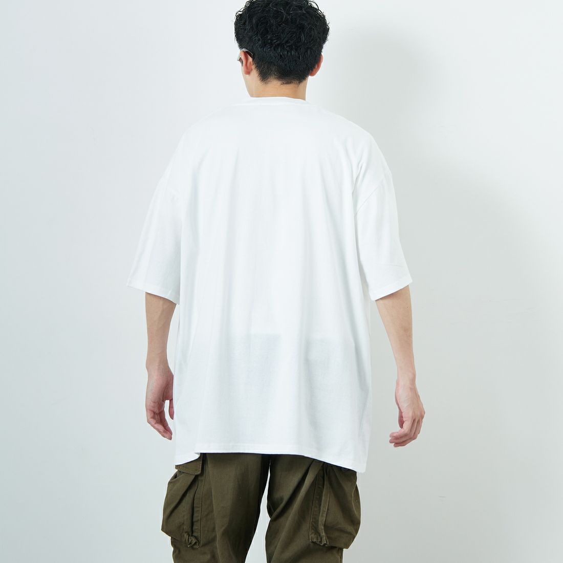 FRUIT OF THE LOOM [フルーツ オブ ザ ルーム] × 中津川吾郎(MIN-NANO) 別注2パックTシャツ [81256900-JF] WHT/WHT &&モデル身長：168cm 着用サイズ：XL&&