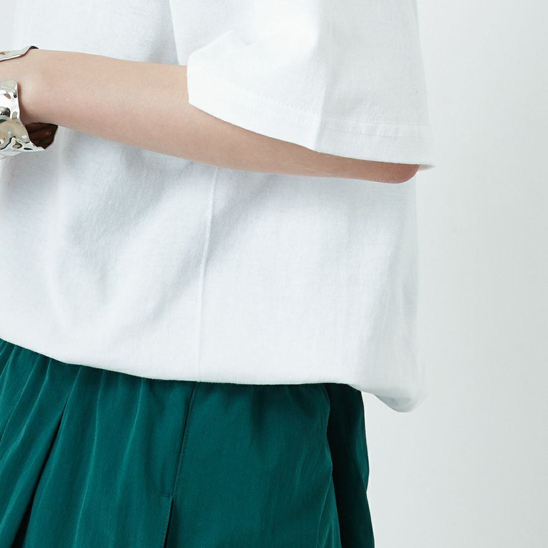 FRUIT OF THE LOOM [フルーツ オブ ザ ルーム] × 中津川吾郎(MIN-NANO) 別注2パックTシャツ [81256900-JF] WHT/WHT &&モデル身長：150cm 着用サイズ：S&&