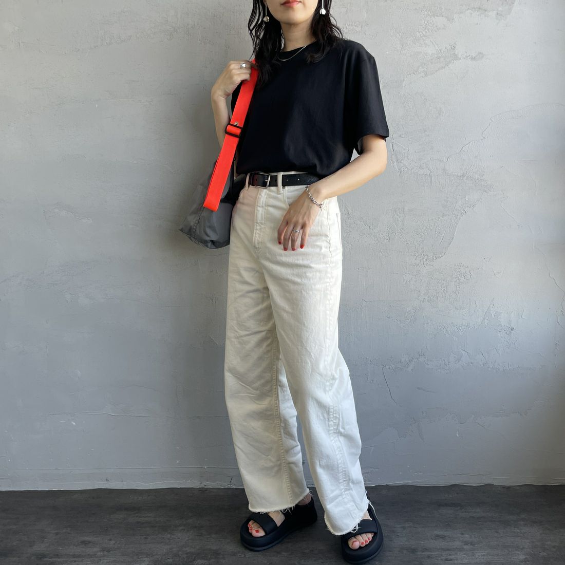 FRUIT OF THE LOOM [フルーツ オブ ザ ルーム] × 中津川吾郎(MIN-NANO) 別注2パックTシャツ [81256900-JF] WHT/BLK &&モデル身長：160cm 着用サイズ：S&&