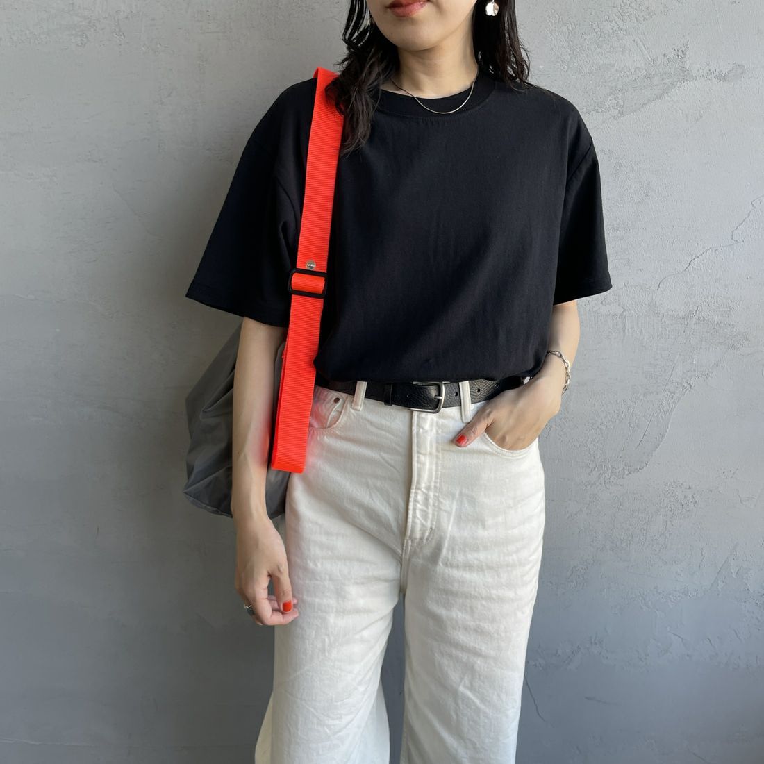 FRUIT OF THE LOOM [フルーツ オブ ザ ルーム] × 中津川吾郎(MIN-NANO) 別注2パックTシャツ [81256900-JF] WHT/BLK &&モデル身長：160cm 着用サイズ：S&&