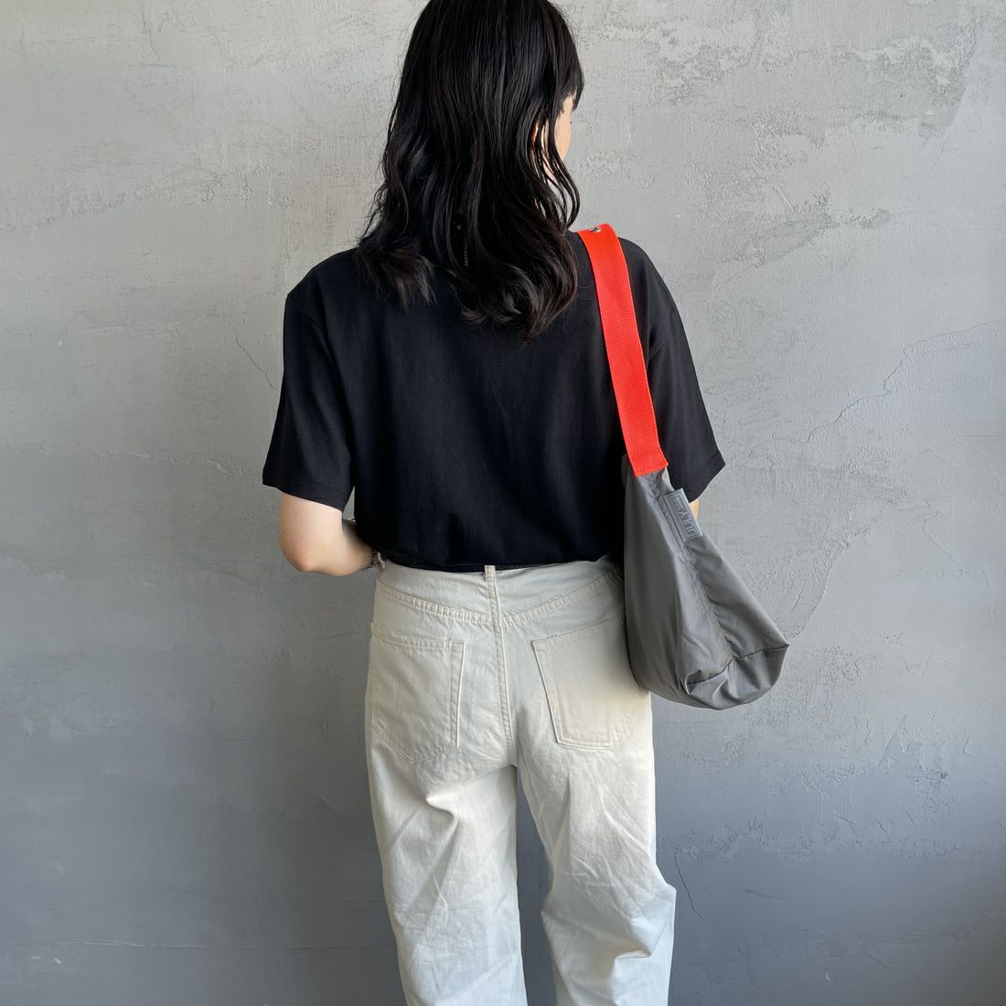FRUIT OF THE LOOM [フルーツ オブ ザ ルーム] × 中津川吾郎(MIN-NANO) 別注2パックTシャツ [81256900-JF] WHT/BLK &&モデル身長：160cm 着用サイズ：S&&