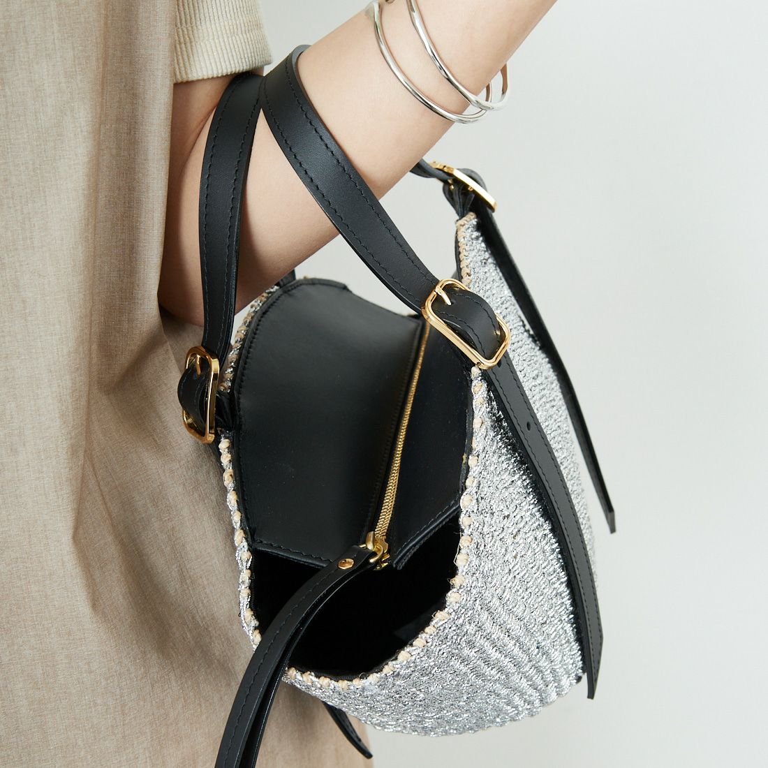 VIOLAd'ORO [ヴィオラドーロ] MIRO メタリックカラーカゴバッグ [V-8896] SILVER