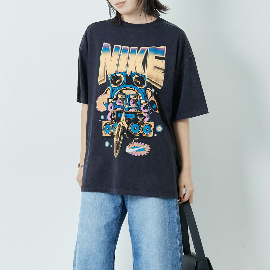 NIKE [ナイキ] オーバーサイズ ショートスリーブTシャツ [HF9692] 010 ﾌﾞﾗｯｸ &&モデル身長：167cm 着用サイズ：S&&