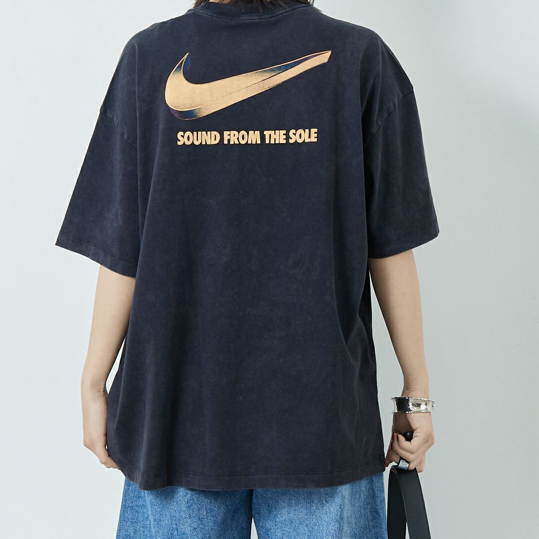 NIKE [ナイキ] オーバーサイズ ショートスリーブTシャツ [HF9692] 010 ﾌﾞﾗｯｸ &&モデル身長：167cm 着用サイズ：S&&
