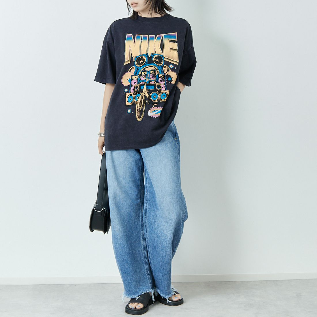 NIKE [ナイキ] オーバーサイズ ショートスリーブTシャツ [HF9692] 010 ﾌﾞﾗｯｸ &&モデル身長：167cm 着用サイズ：S&&