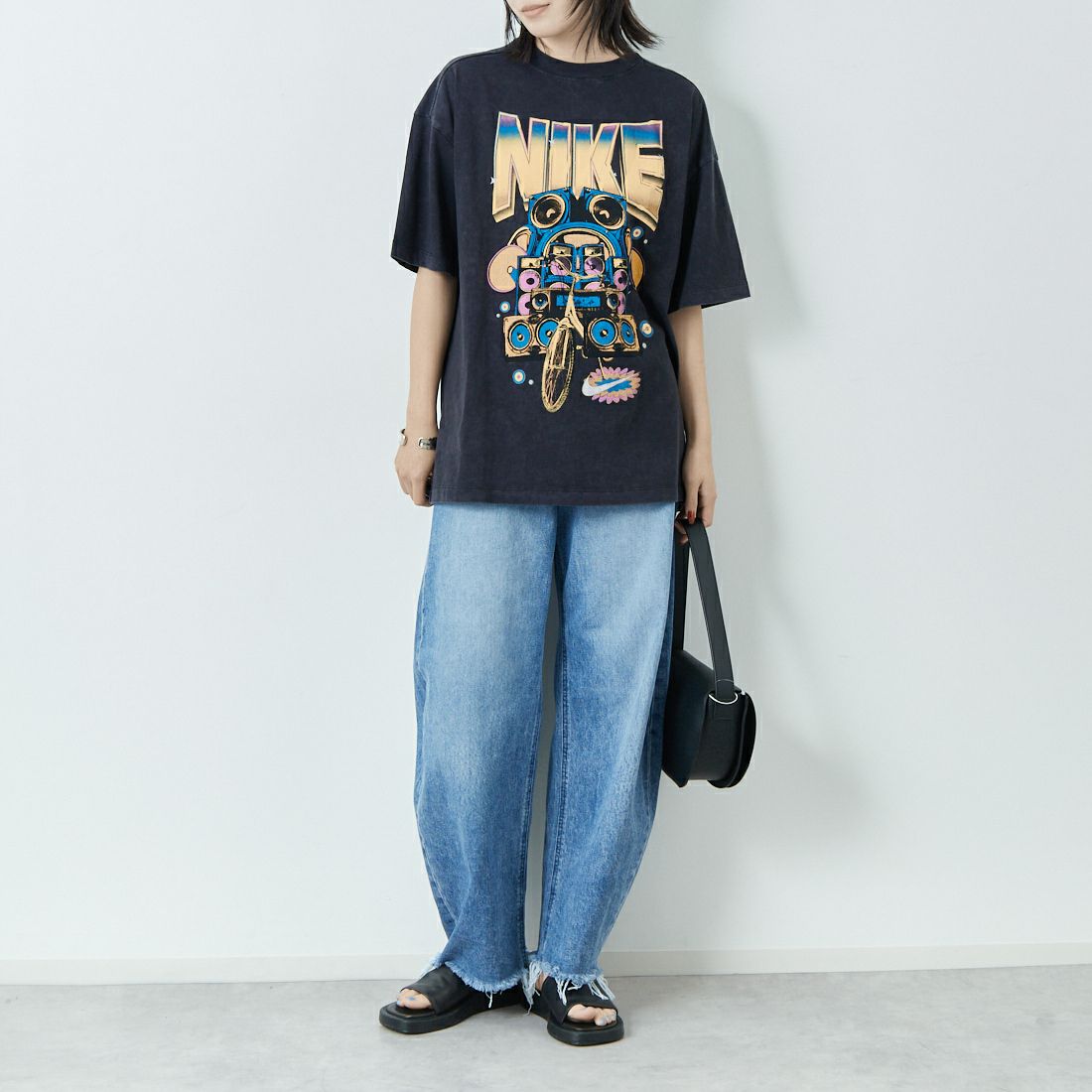 NIKE [ナイキ] オーバーサイズ ショートスリーブTシャツ [HF9692] 010 ﾌﾞﾗｯｸ &&モデル身長：167cm 着用サイズ：S&&