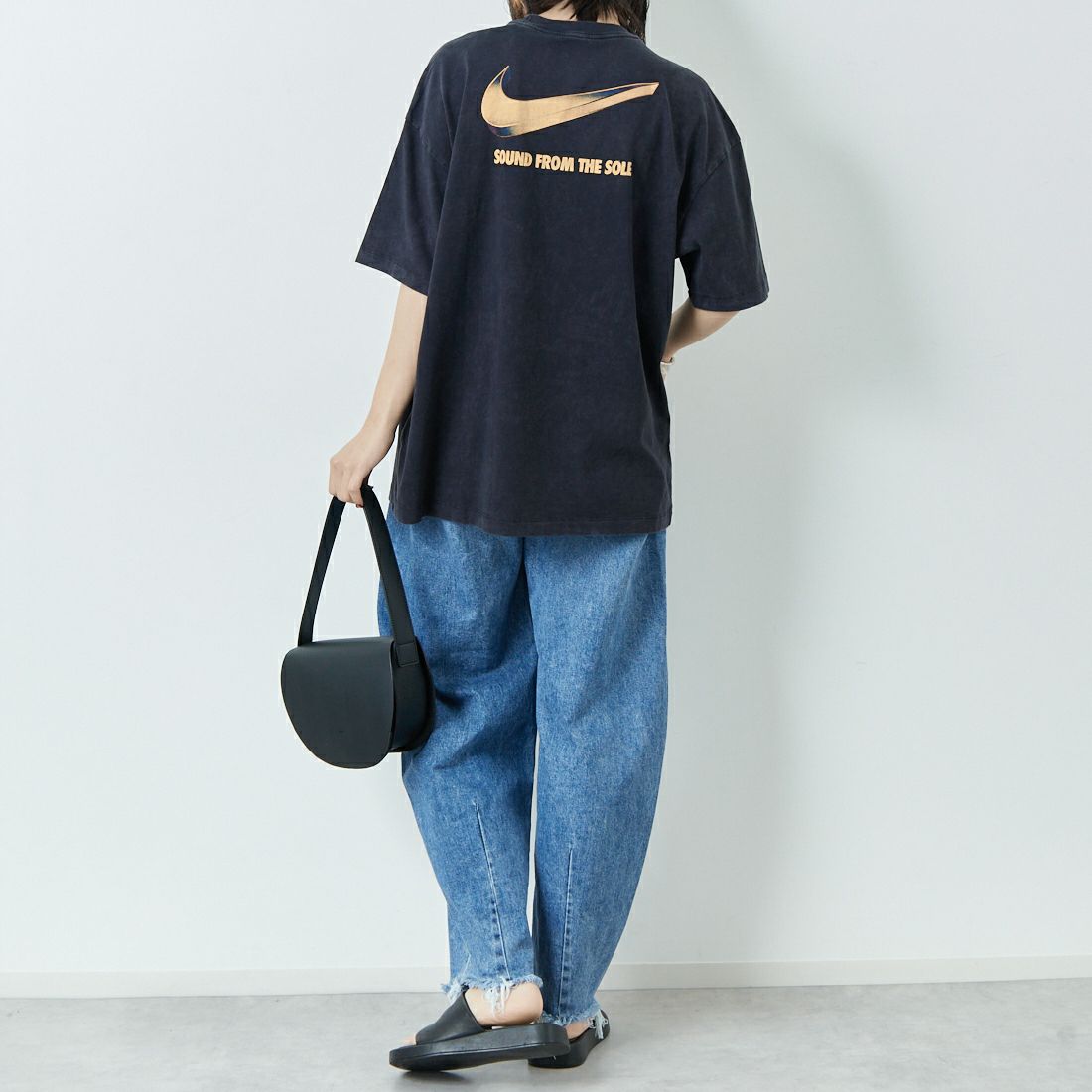 NIKE [ナイキ] オーバーサイズ ショートスリーブTシャツ [HF9692] 010 ﾌﾞﾗｯｸ &&モデル身長：167cm 着用サイズ：S&&