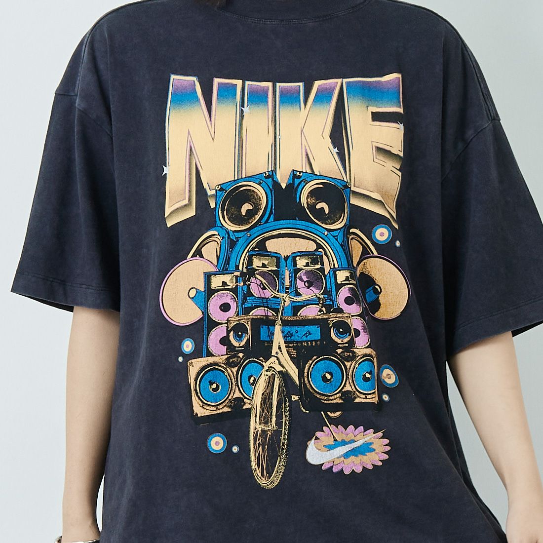 NIKE [ナイキ] オーバーサイズ ショートスリーブTシャツ [HF9692] 010 ﾌﾞﾗｯｸ &&モデル身長：167cm 着用サイズ：S&&
