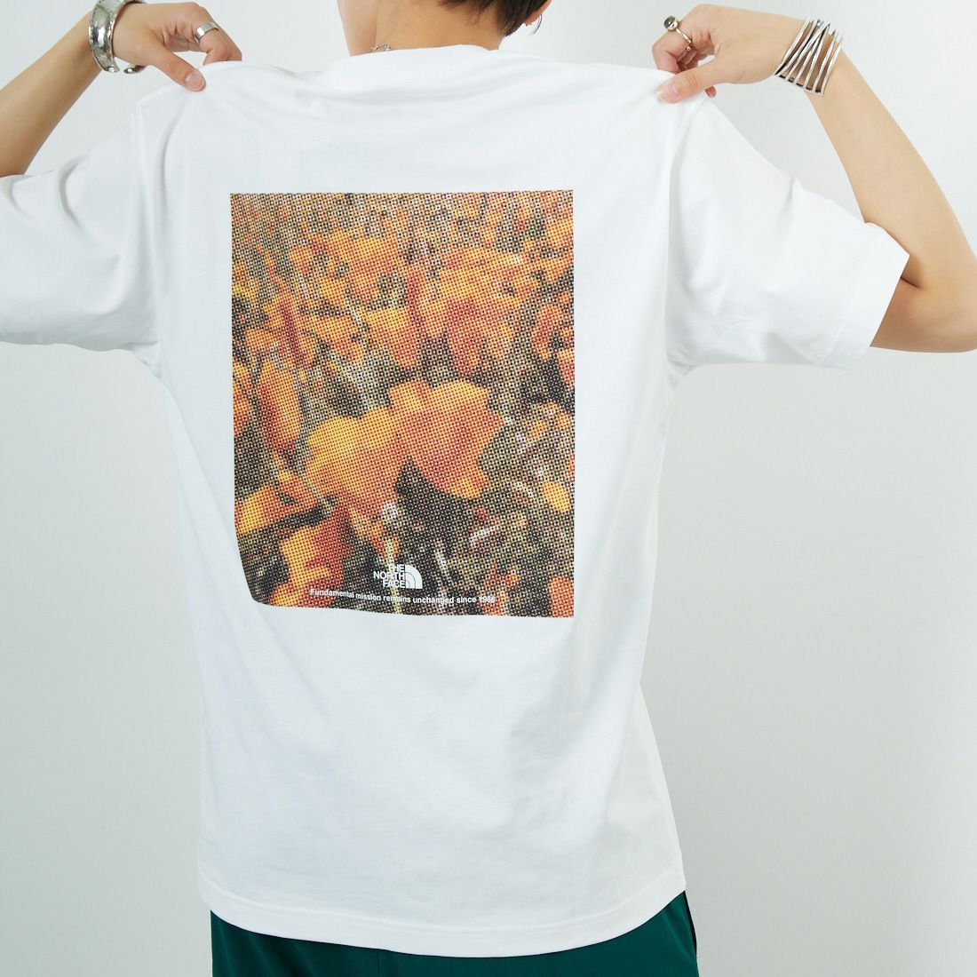 THE NORTH FACE [ザ ノースフェイス] フラッシュドライ ピクセルプラントコットンTシャツ [NT32549] W &&モデル身長：160cm 着用サイズ：S&&
