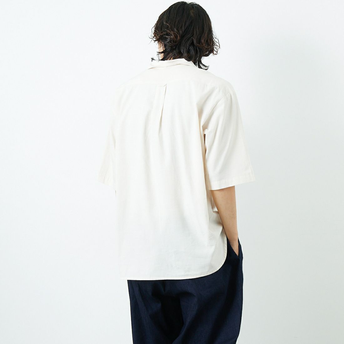 Jeans Factory Clothes [ジーンズファクトリークローズ] テックリネンワンナップカラーシャツ [EPC-53100] 1 IVORY &&モデル身長：179cm 着用サイズ：M&&