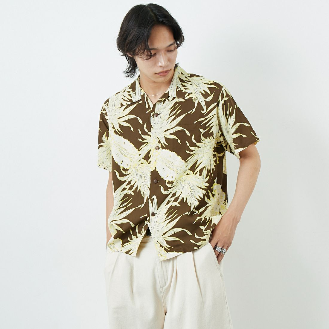 SUN SURF [サンサーフ] レーヨンハワイアンシャツ [SS39413] 138 BROWN&&モデル身長：179cm 着用サイズ：M&&