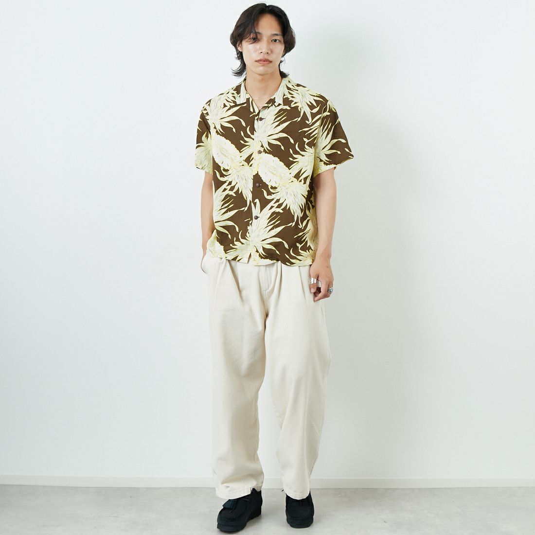 SUN SURF [サンサーフ] レーヨンハワイアンシャツ [SS39413] 138 BROWN&&モデル身長：179cm 着用サイズ：M&&
