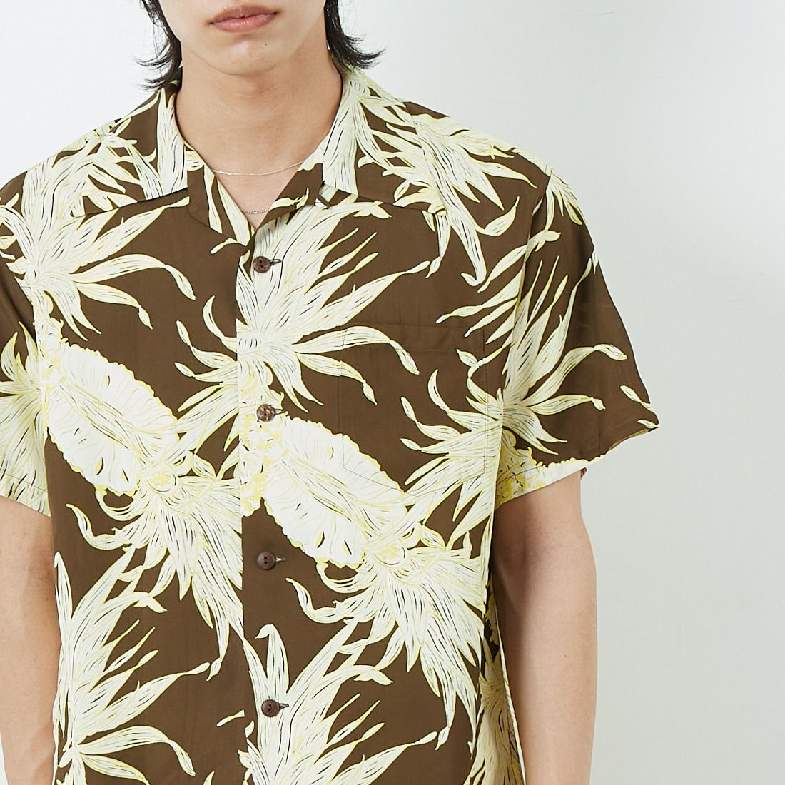 SUN SURF [サンサーフ] レーヨンハワイアンシャツ [SS39413] 138 BROWN&&モデル身長：179cm 着用サイズ：M&&