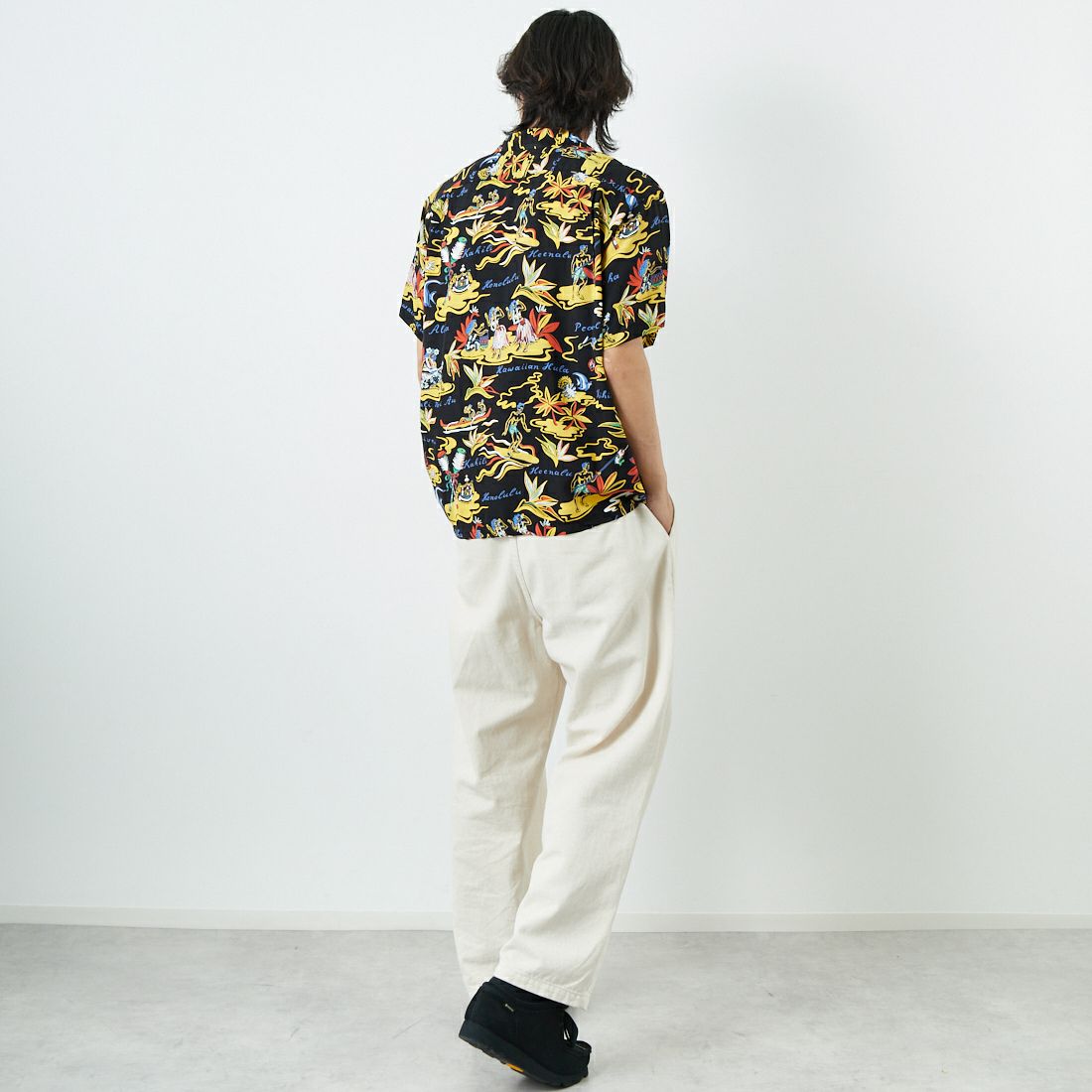 SUN SURF [サンサーフ] レーヨンハワイアンシャツ [SS39411] 119 BLACK &&モデル身長：179cm 着用サイズ：M&&