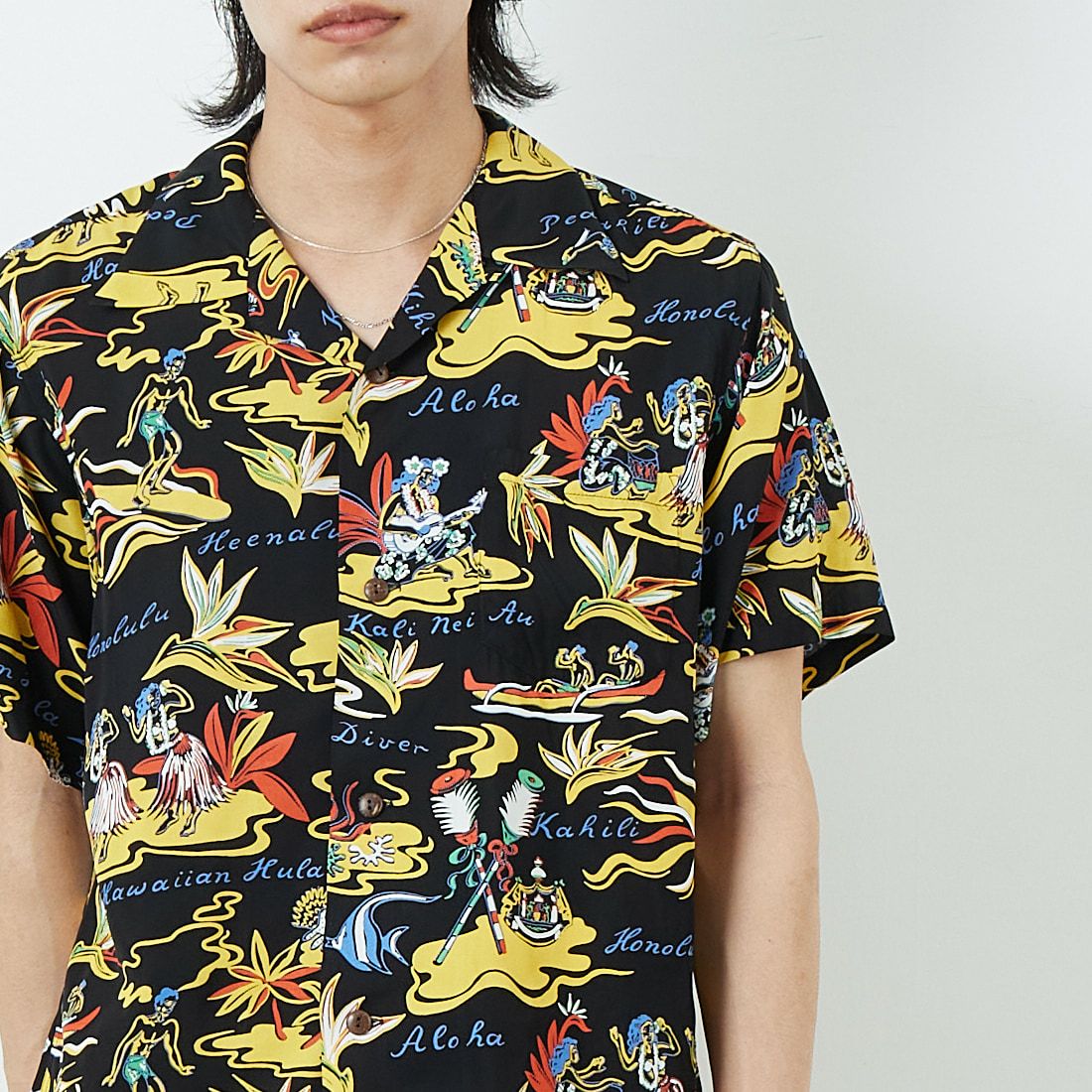 SUN SURF [サンサーフ] レーヨンハワイアンシャツ [SS39411] 119 BLACK &&モデル身長：179cm 着用サイズ：M&&