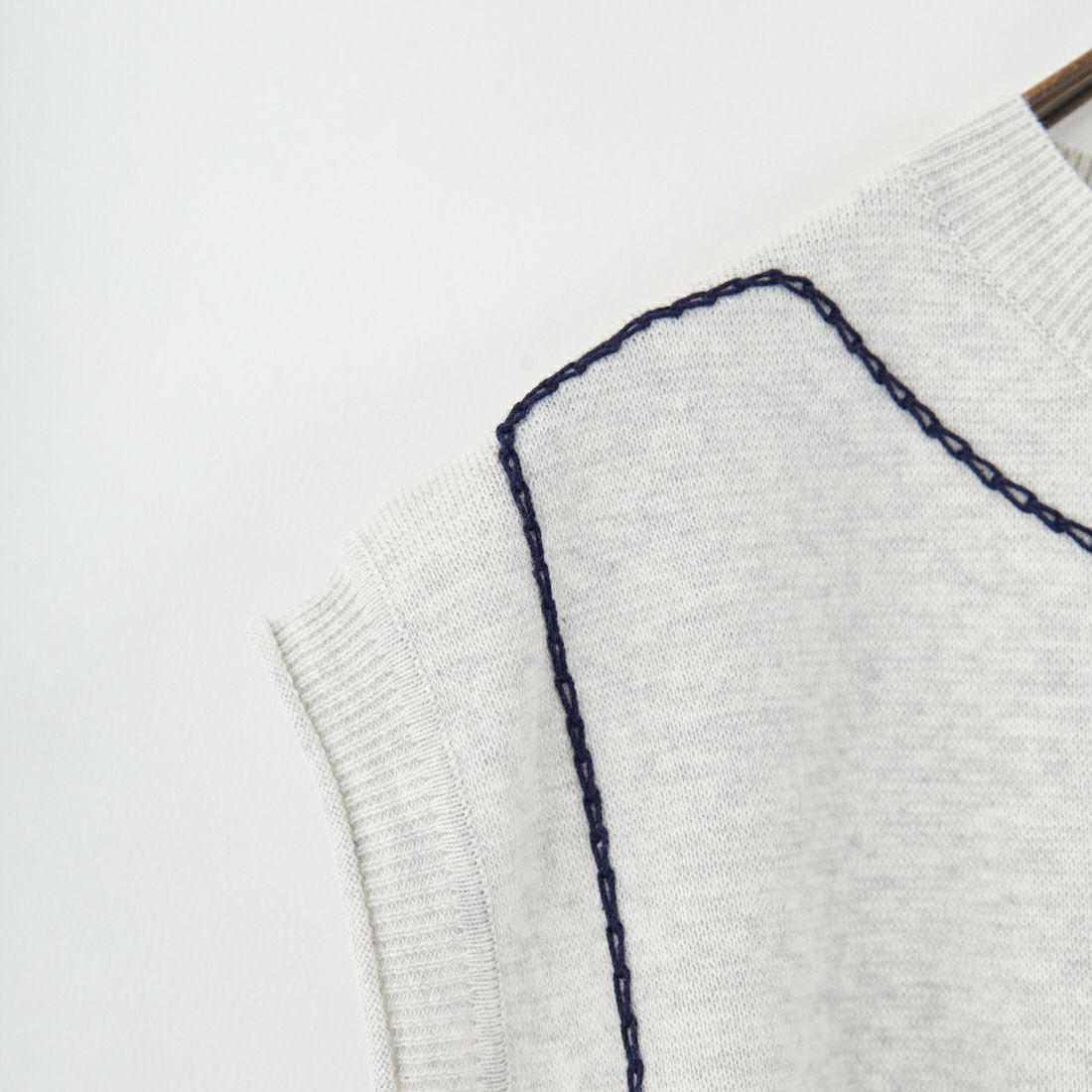ESTROISLOSE [エストゥロワルーズ] チェーンステッチ刺繍ベスト [EK25203] 03 OATMEAL