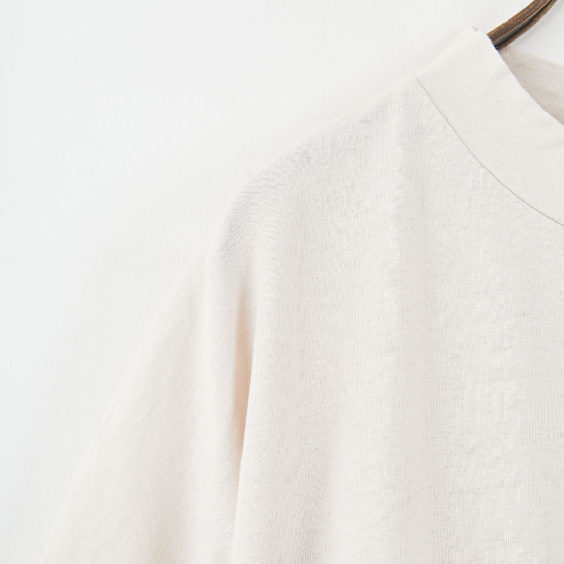 tumugu: [ツムグ] ラフィ天竺プリントTシャツ [TC25202] 10 BEIGE