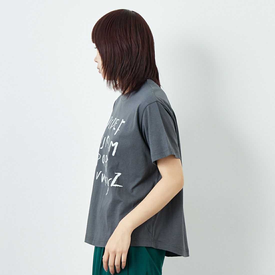 tumugu: [ツムグ] ラフィ天竺プリントTシャツ [TC25201] 88 CHARCOA &&モデル身長：167cm 着用サイズ：F&&