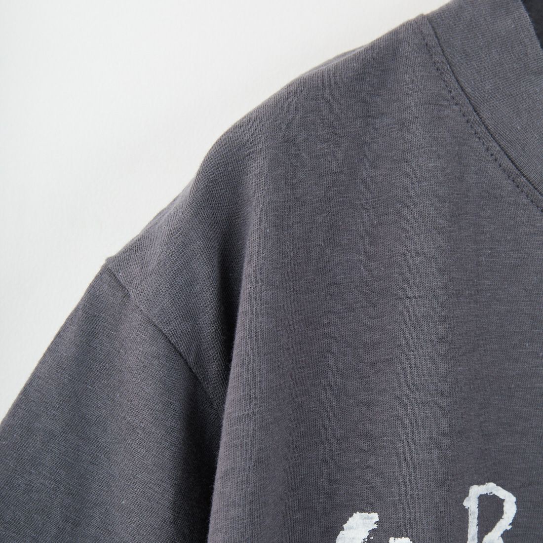 tumugu: [ツムグ] ラフィ天竺プリントTシャツ [TC25201] 88 CHARCOA