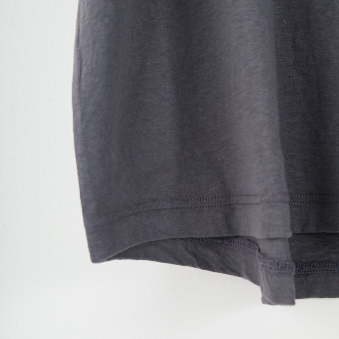 tumugu: [ツムグ] ラフィ天竺プリントTシャツ [TC25201] 88 CHARCOA