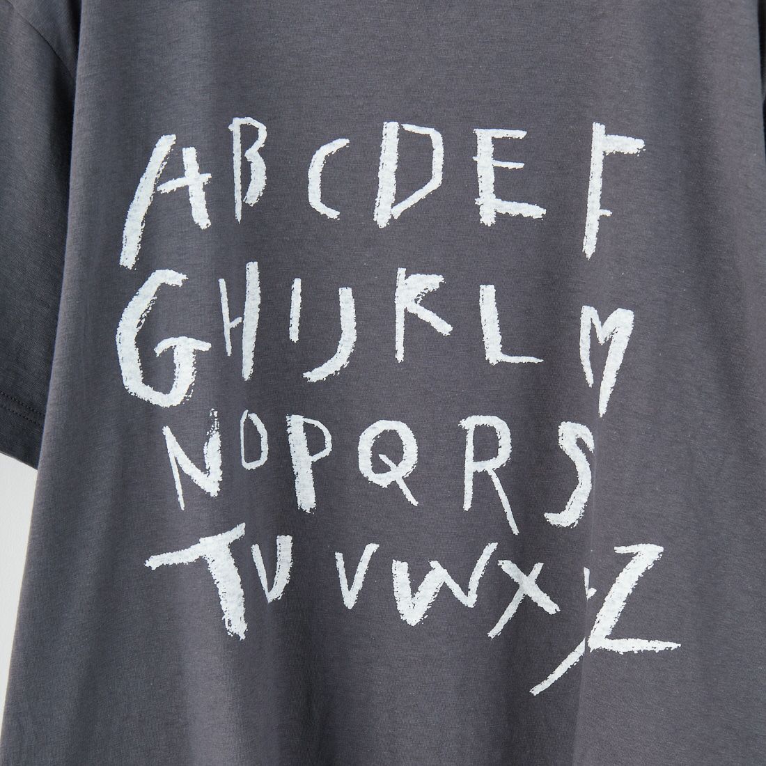 tumugu: [ツムグ] ラフィ天竺プリントTシャツ [TC25201] 88 CHARCOA