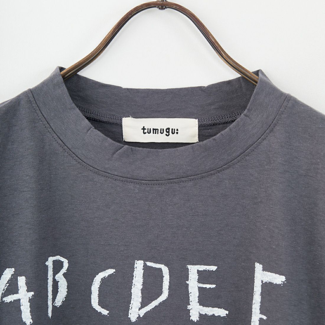 tumugu: [ツムグ] ラフィ天竺プリントTシャツ [TC25201] 88 CHARCOA