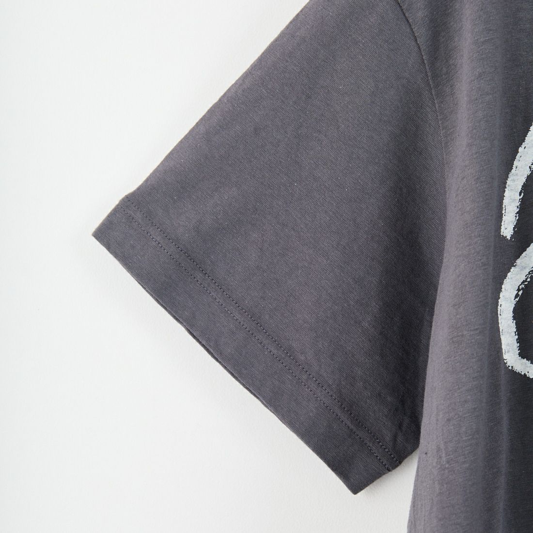 tumugu: [ツムグ] ラフィ天竺プリントTシャツ [TC25201] 88 CHARCOA