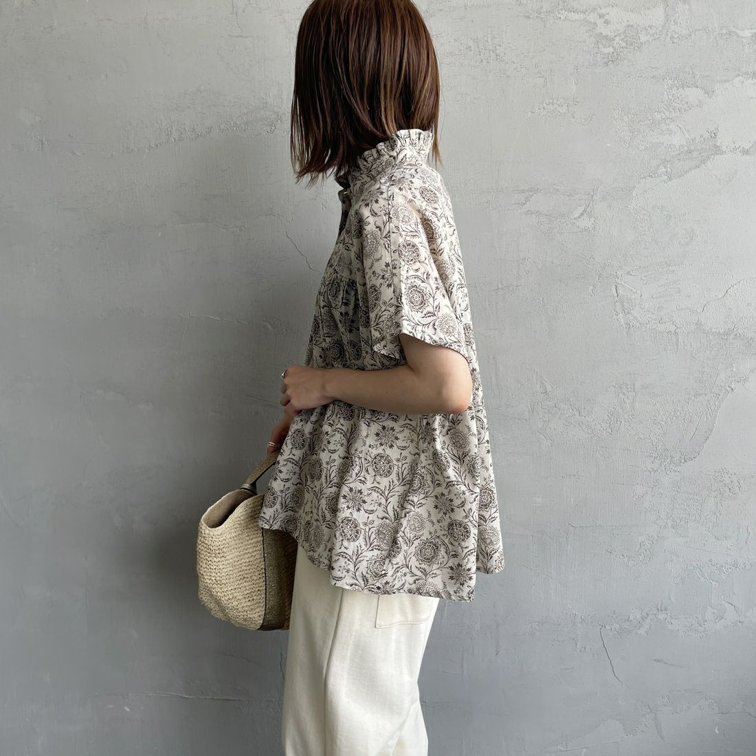 soil [ソイル] ツートーンフラワープリントフレンチスリーブシャツ [NSL25081] 8288 BE/BR &&モデル身長：158cm 着用サイズ：1&&
