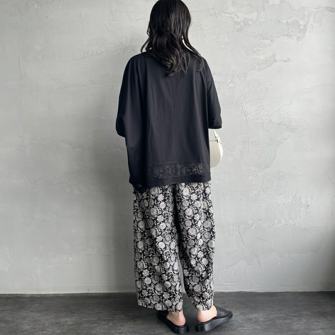 soil [ソイル] ツートーンフラワープリントイージーパンツ [NSL25086] 9982 BK/BE &&モデル身長：160cm 着用サイズ：2&&