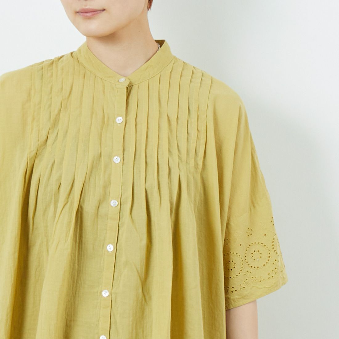 soil [ソイル] カットワークレース バンドカラーシャツ [INSL24221] 5600 YELLO &&モデル身長：160cm 着用サイズ：1&&