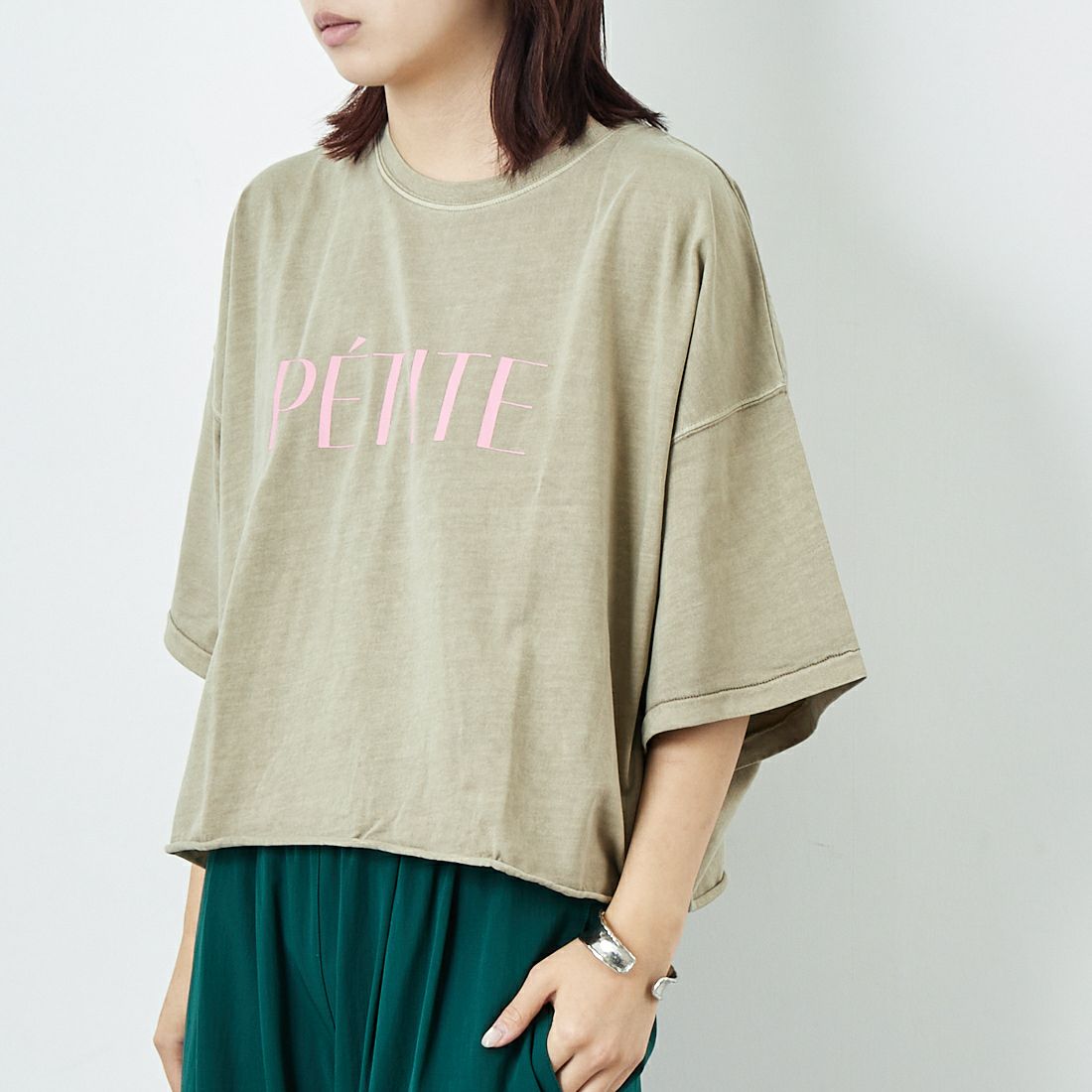 MICA&DEAL [マイカアンドディール] PETITE プリントTシャツ [0125209145] BEIGE &&モデル身長：167cm 着用サイズ：F&&