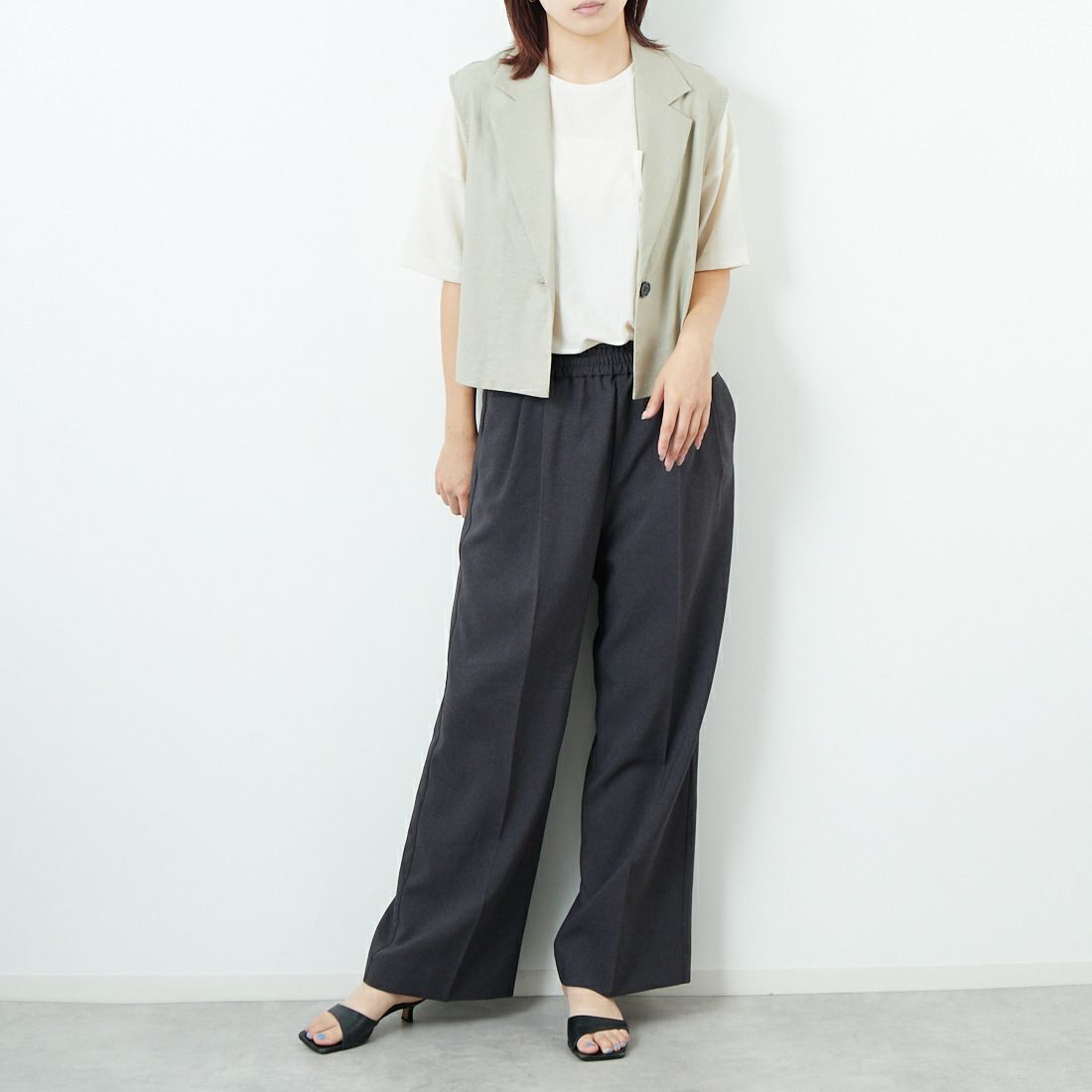 CLOCHE [クロシェ] ストレッチリネンテーラードベスト [51285630] ﾍﾞｰｼﾞｭ &&モデル身長：167cm 着用サイズ：2&&