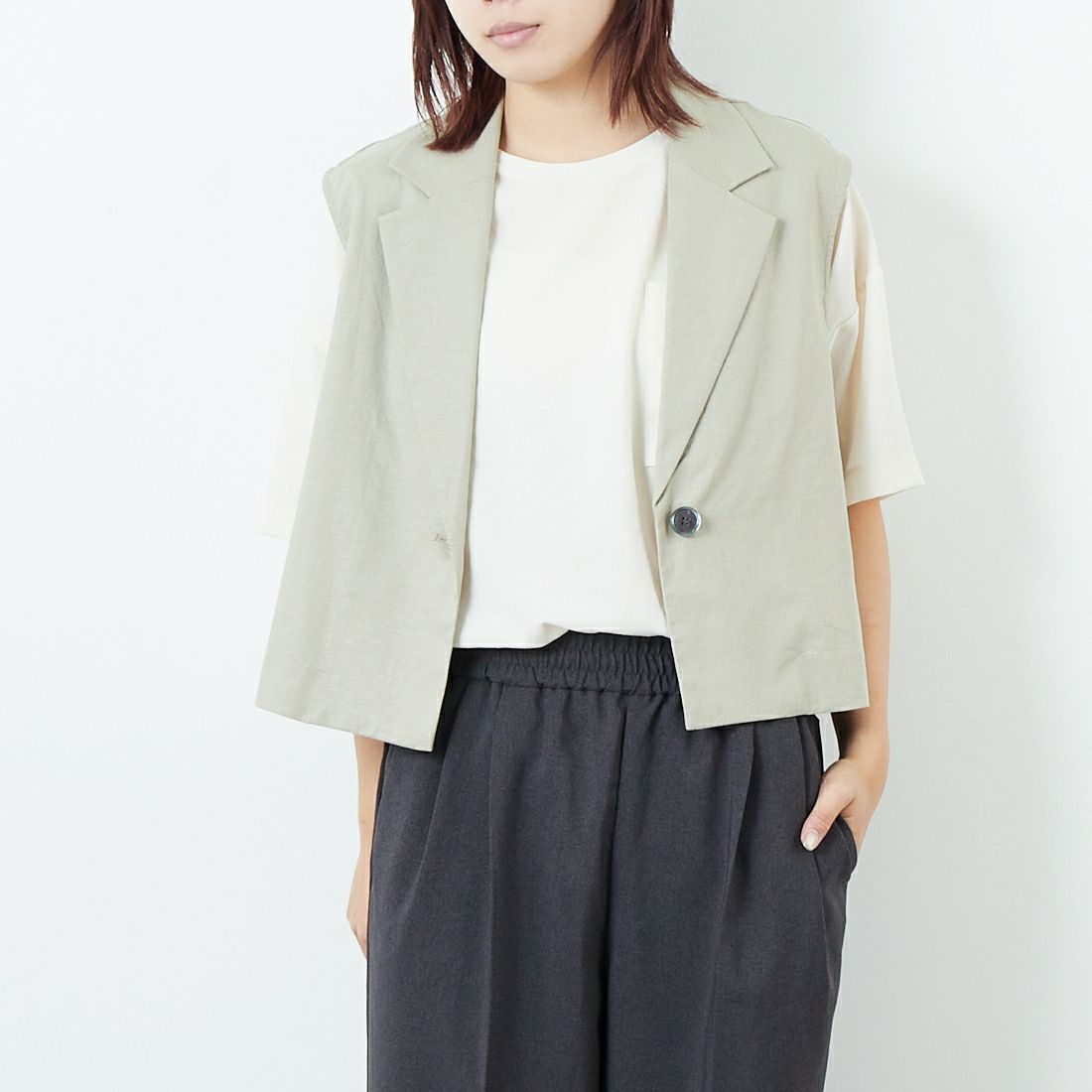 CLOCHE [クロシェ] ストレッチリネンテーラードベスト [51285630] ﾍﾞｰｼﾞｭ &&モデル身長：167cm 着用サイズ：2&&