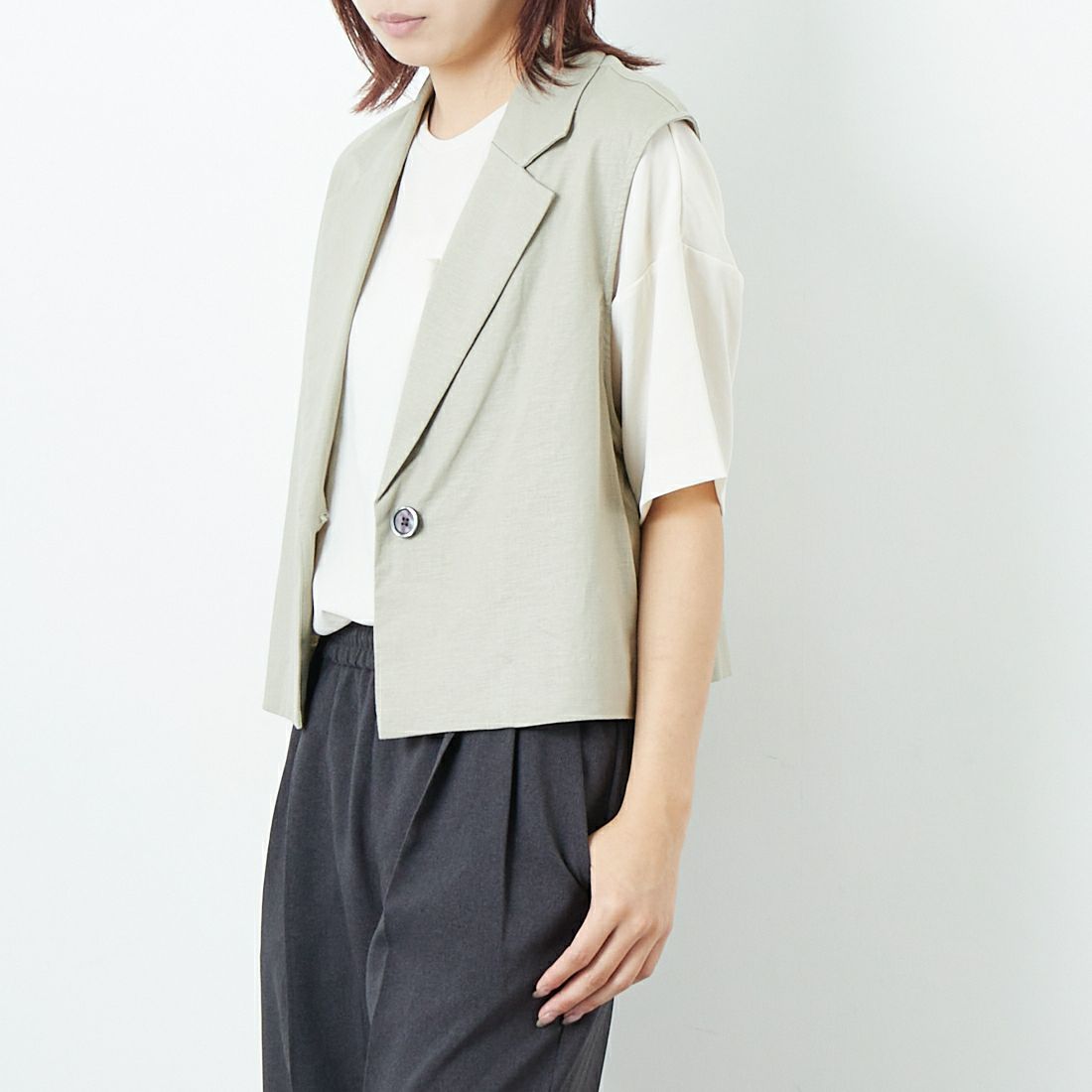 CLOCHE [クロシェ] ストレッチリネンテーラードベスト [51285630] ﾍﾞｰｼﾞｭ &&モデル身長：167cm 着用サイズ：2&&