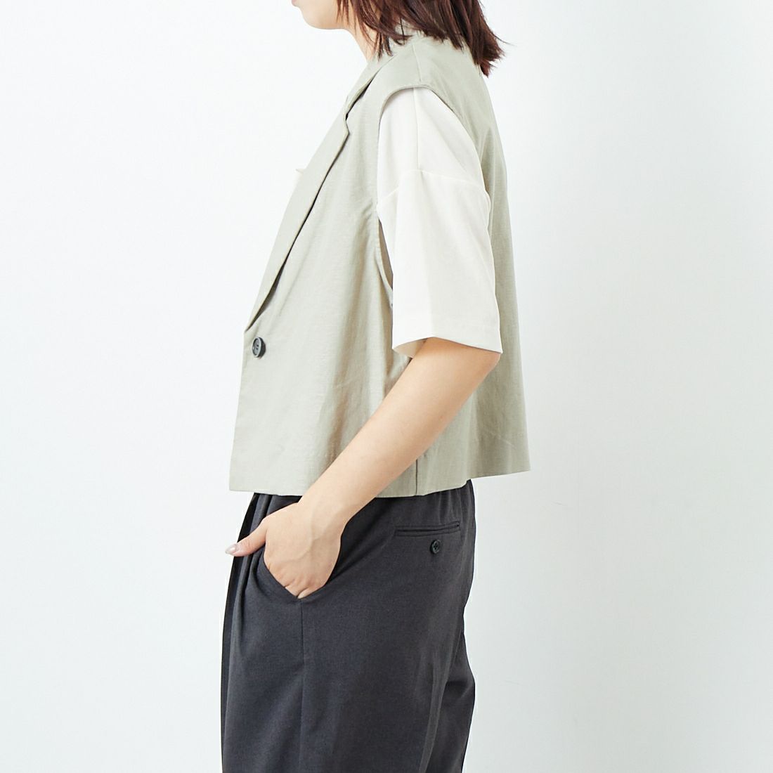 CLOCHE [クロシェ] ストレッチリネンテーラードベスト [51285630] ﾍﾞｰｼﾞｭ &&モデル身長：167cm 着用サイズ：2&&