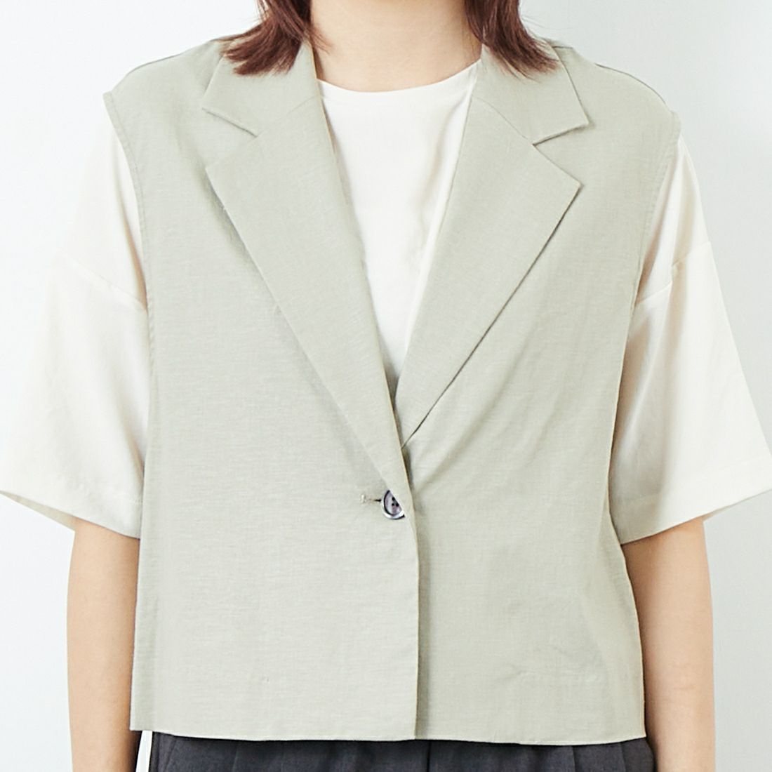CLOCHE [クロシェ] ストレッチリネンテーラードベスト [51285630] ﾍﾞｰｼﾞｭ &&モデル身長：167cm 着用サイズ：2&&