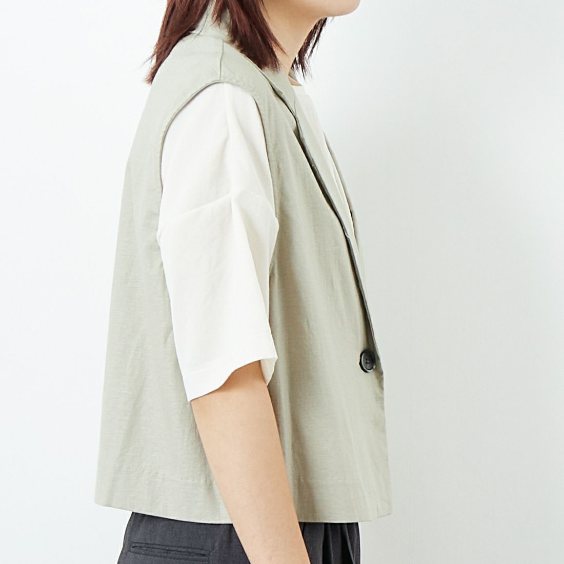 CLOCHE [クロシェ] ストレッチリネンテーラードベスト [51285630] ﾍﾞｰｼﾞｭ &&モデル身長：167cm 着用サイズ：2&&