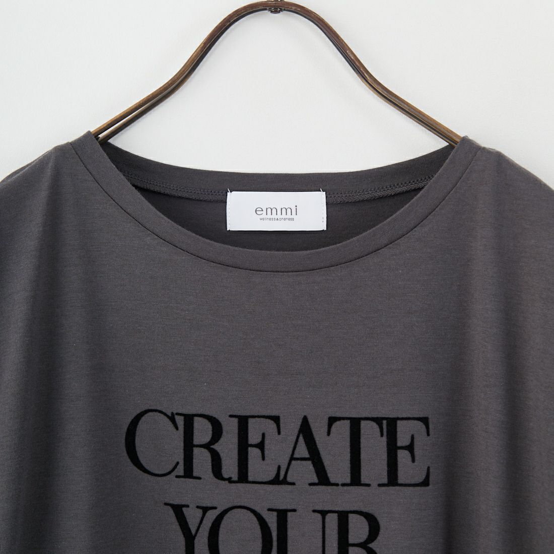 emmi [エミ] フロッキープリントTシャツ [13WCT252046] CGRY