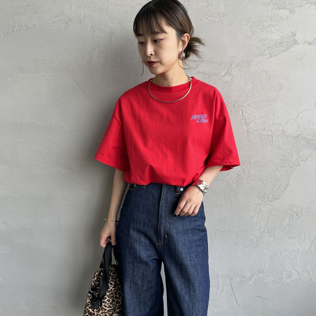 THE SHINZONE [ザ シンゾーン] MENINOS da PRAIA Tシャツ [25MMSCU04] 24 RED &&モデル身長：150cm 着用サイズ：F0&&